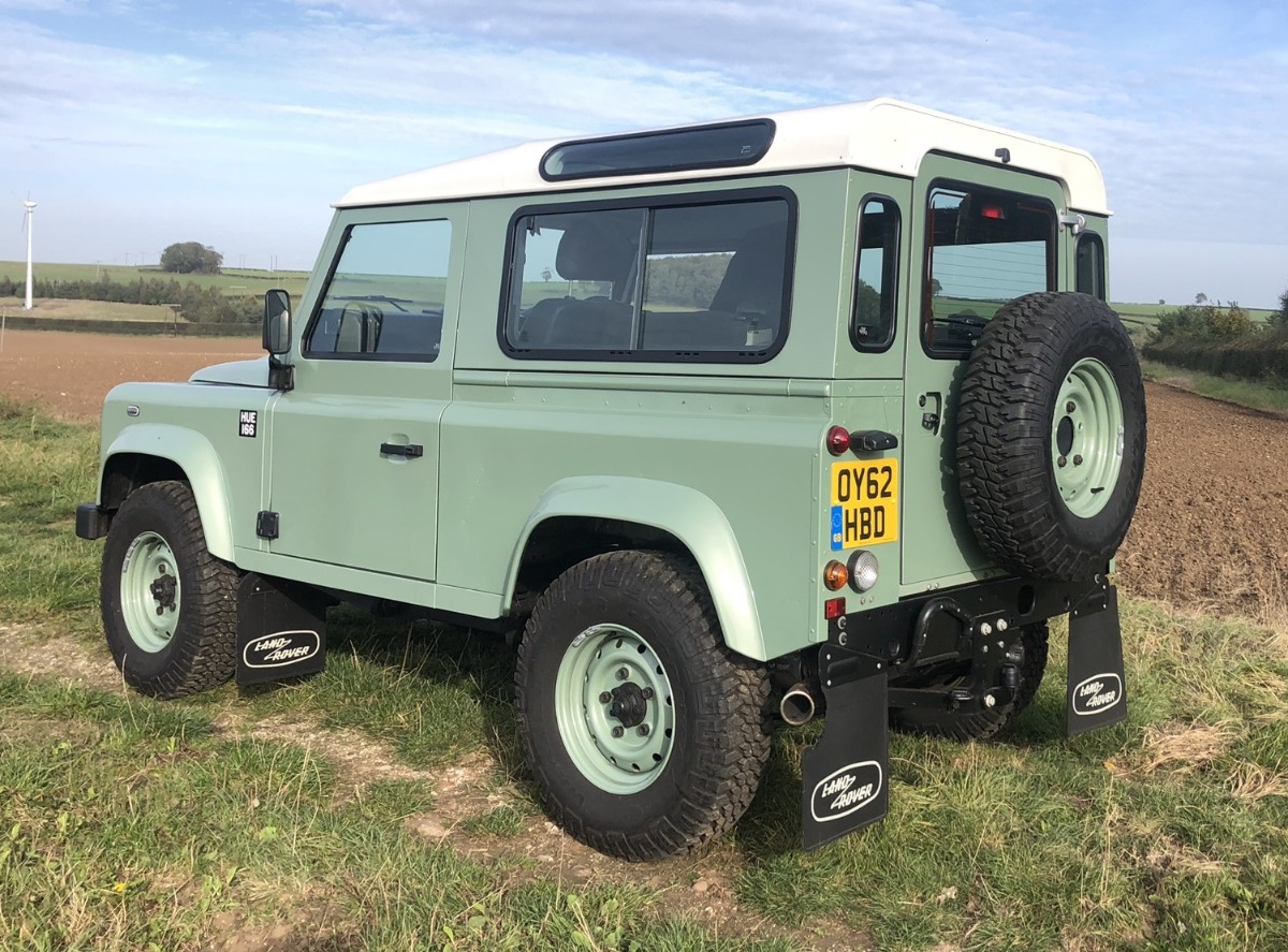 2012 Land Rover Defender 90 Image 2
